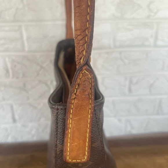 Louis Vuitton  Monogram Looping GM Shoulder Bag - Picture 8 of 15